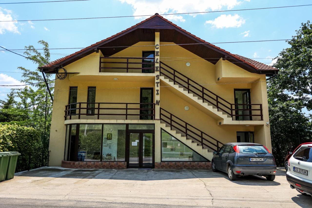Pensiunea Celestin Ieşelniţa Екстериор снимка